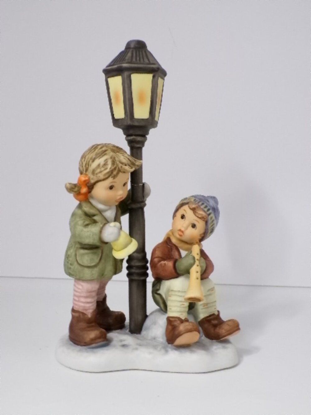 VTG Goebel Berta Hummel "Making Spirits Bright"